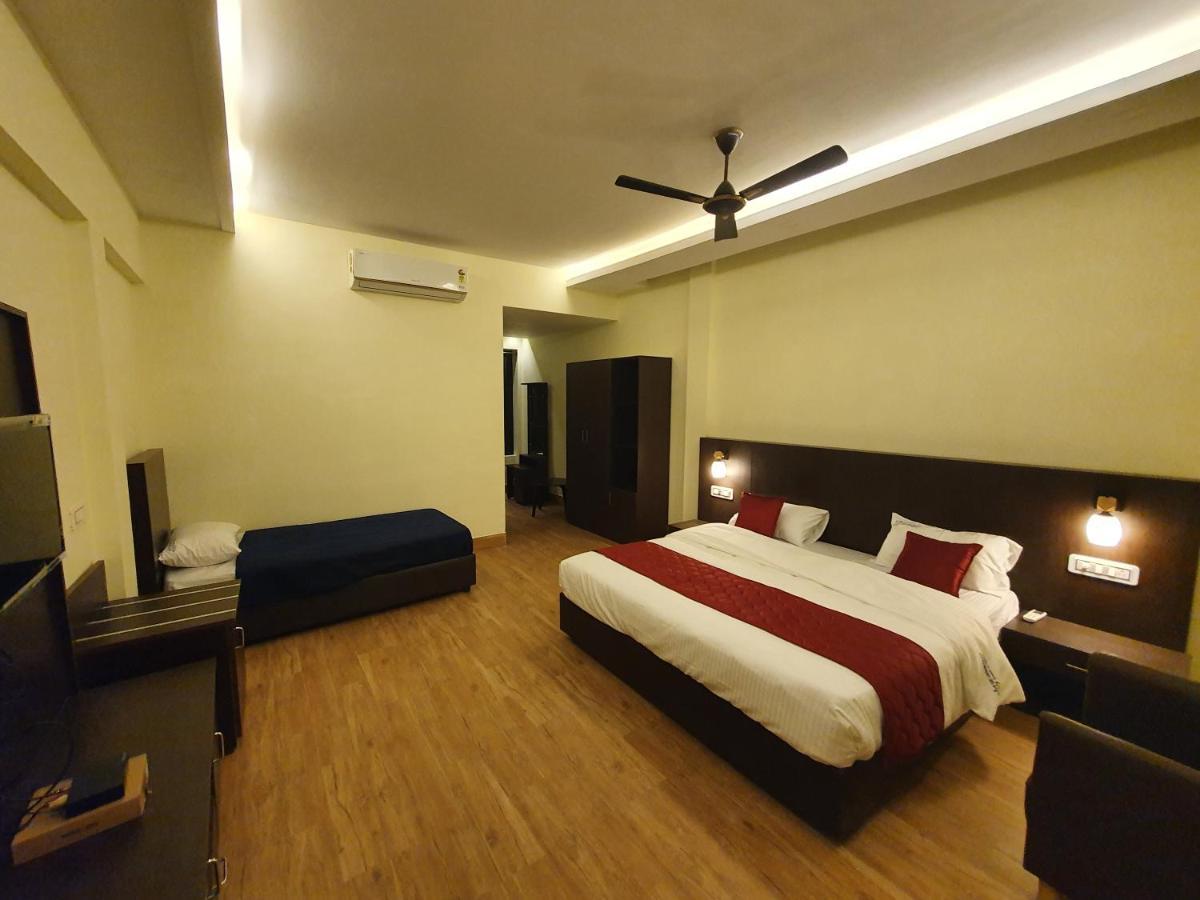 Sri Lakshmi Palace A/C Hotel Suluru Exterior foto